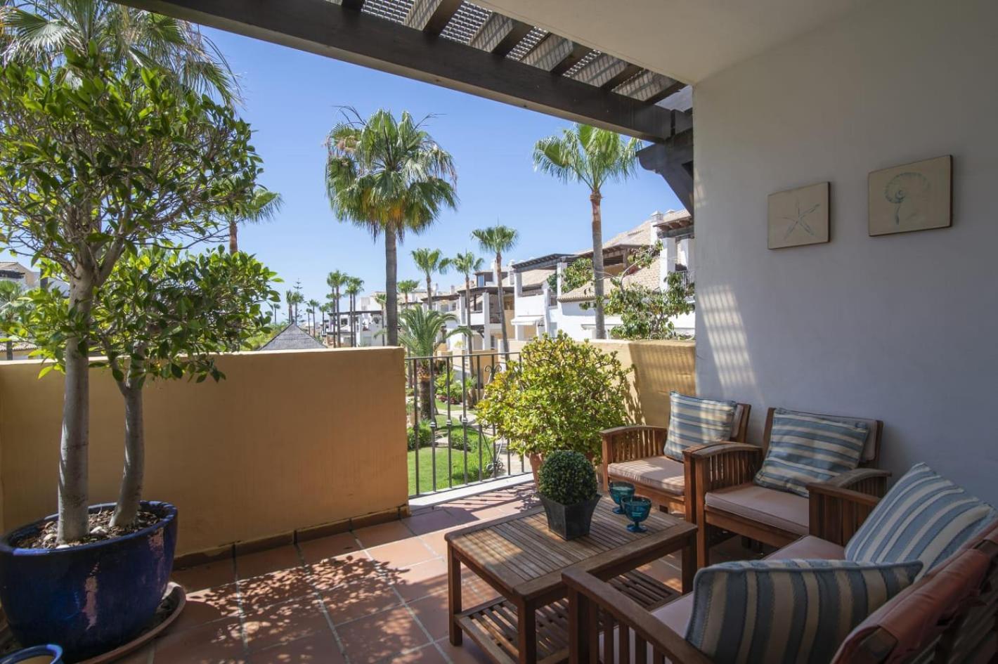 Apartment Bahia De Beachfront 2 Bedroom Marbella