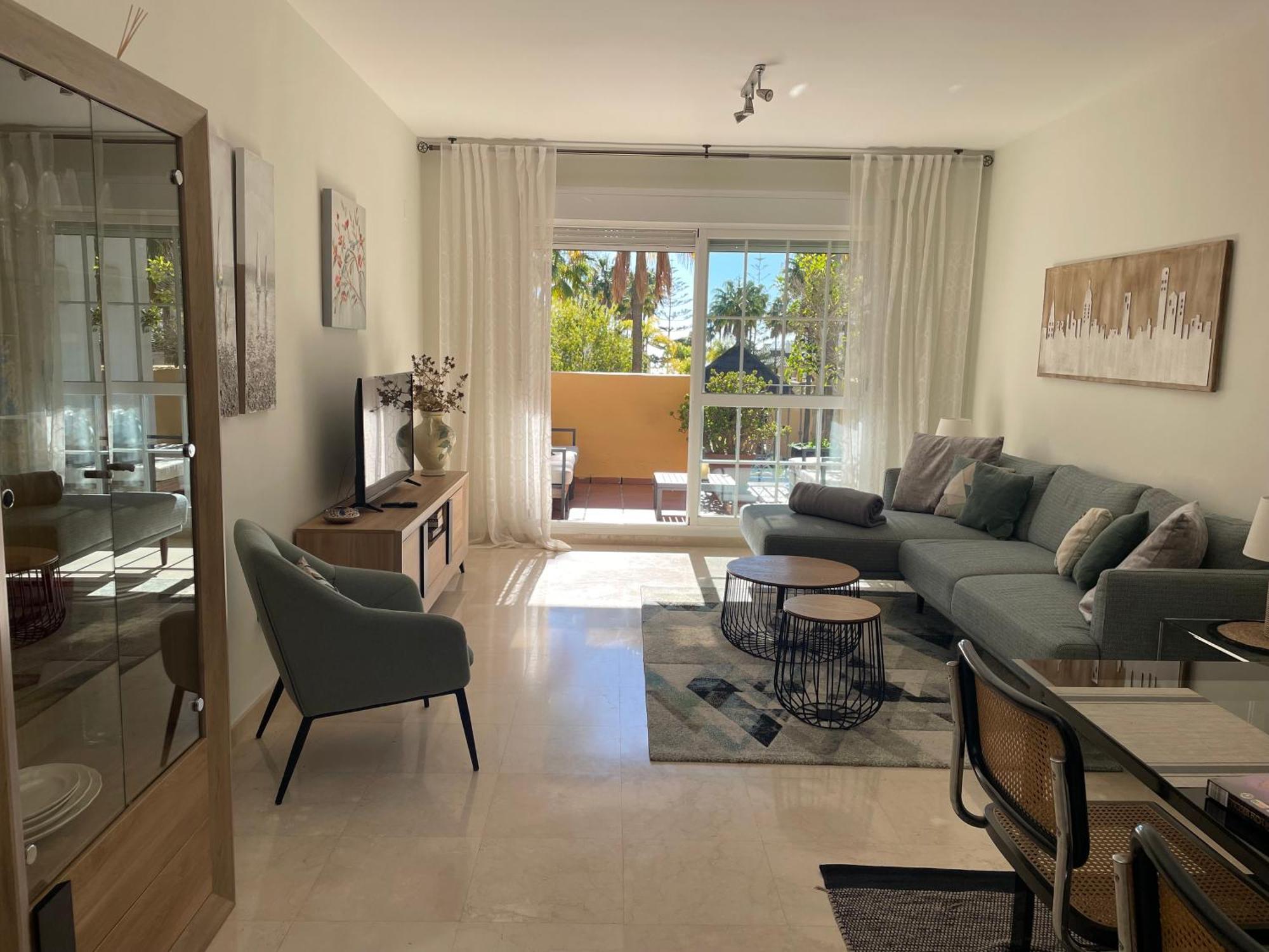 Bahia De Beachfront 2 Bedroom Apartment